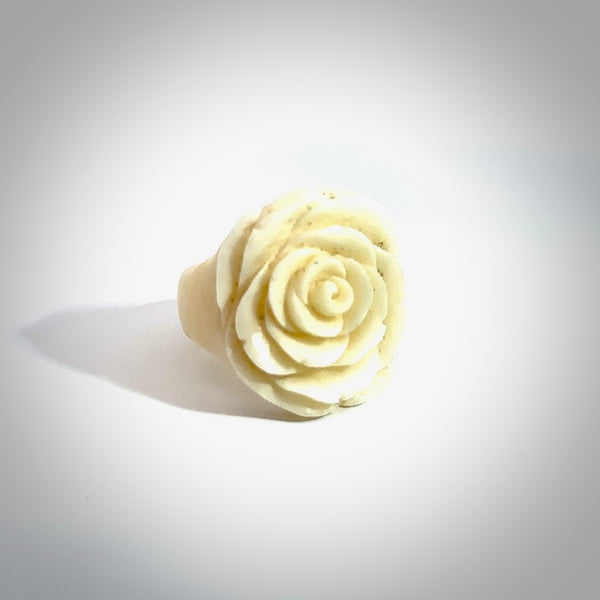 Hand carved natural bone flower ring. Natural bone ring with flower design. Hand made ring, delivered with international airmail. Postage is included. One only bone ring.