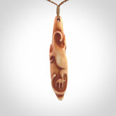 Bone carving of a lizard climbing. A three dimensional pendant carved in bone by Yuri Terenyi. One only contemporary gecko lizard carving for men and women. Provided with an adjustable cord.