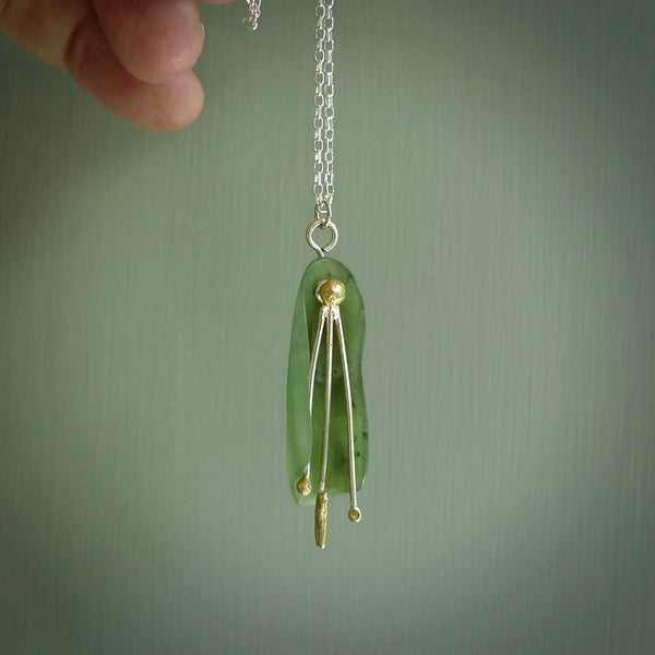 This kowhai flower drop pendant is beautifully hand made with gorgeous flair. It is fashionable and perfect for a women with style. Hand carved from a gorgeous piece of New Zealand jade with Gold leaf coating and sterling silver - this is an elegant and beautiful piece of art to wear.
