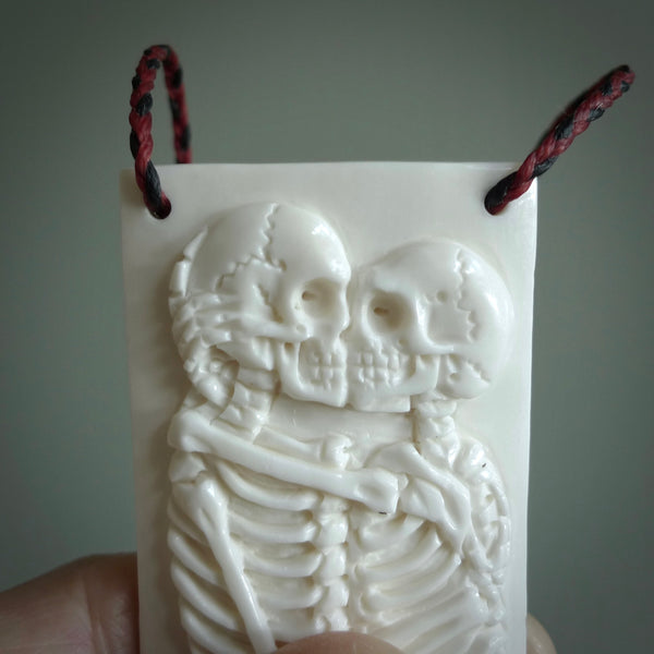 Hand carved natural bone skeleton couple embracing pendant online for sale. Creative lovers of valdaro skeleton necklace hand made from bone. Free shipping worldwide. We provide this pendant with an adjustable cord.