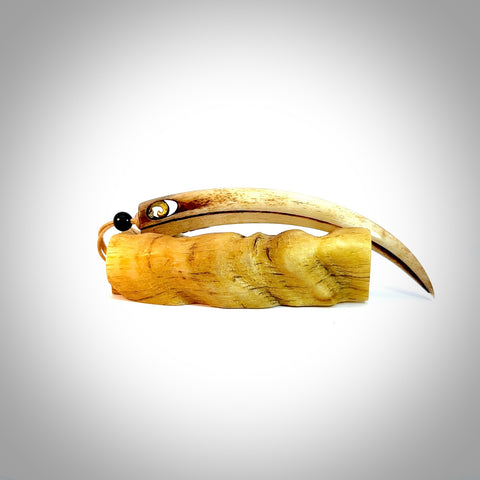 This is a hand carved rams horn huia bird beak pendant. It is made from rams horn with 24 carat gold leaf and jade toggle. This is a large sized necklace and is a very unique, one only, pendant that is a collectors piece. Hand carved by New Zealand artist, Sami.