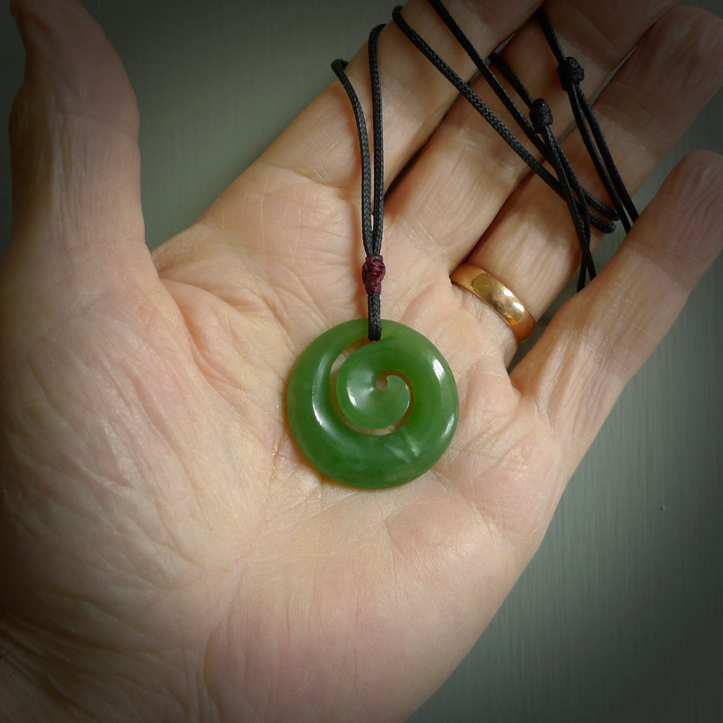 HAND CARVED NEW ZEALAND INANGA JADE KORU PENDANT ROSS CRUMP KORU ART ...