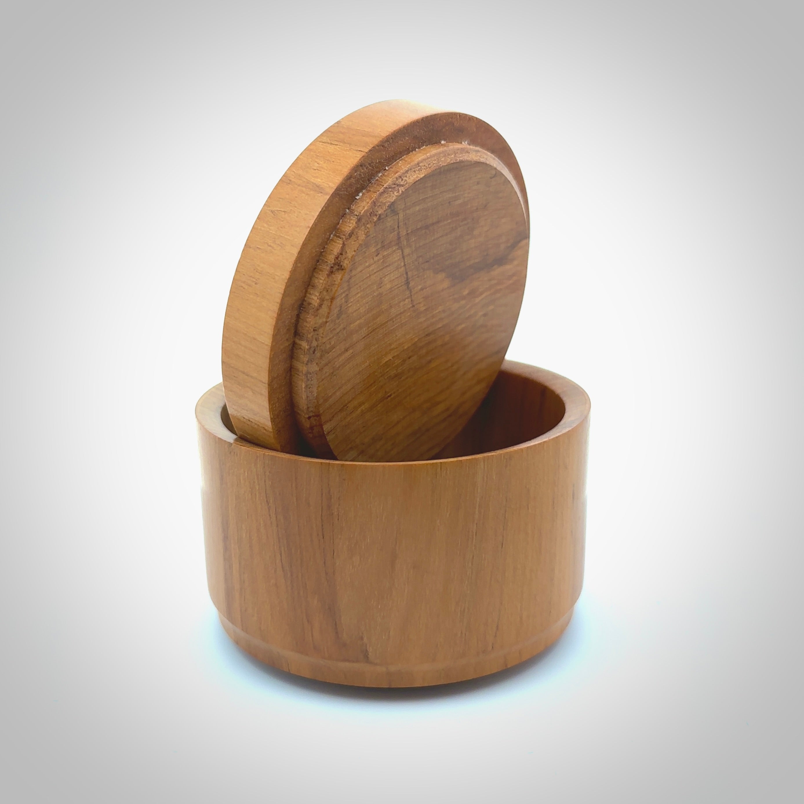 Wooden gift box made in New Zealand from native Rimu with New Zealand Jade lid. Jewellery box hand made from wood and Pounamu.