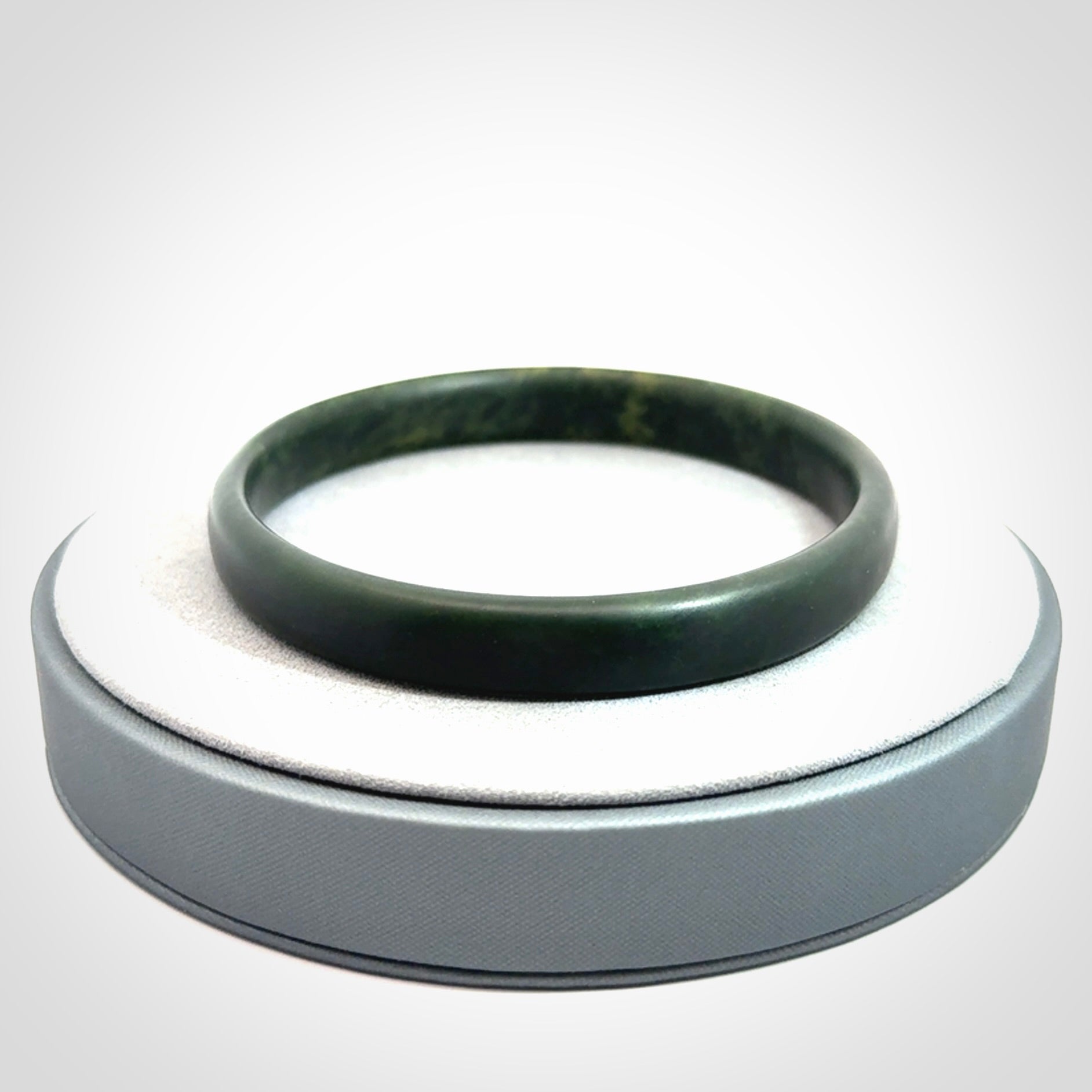 Hand carved New Zealand Jade bangle