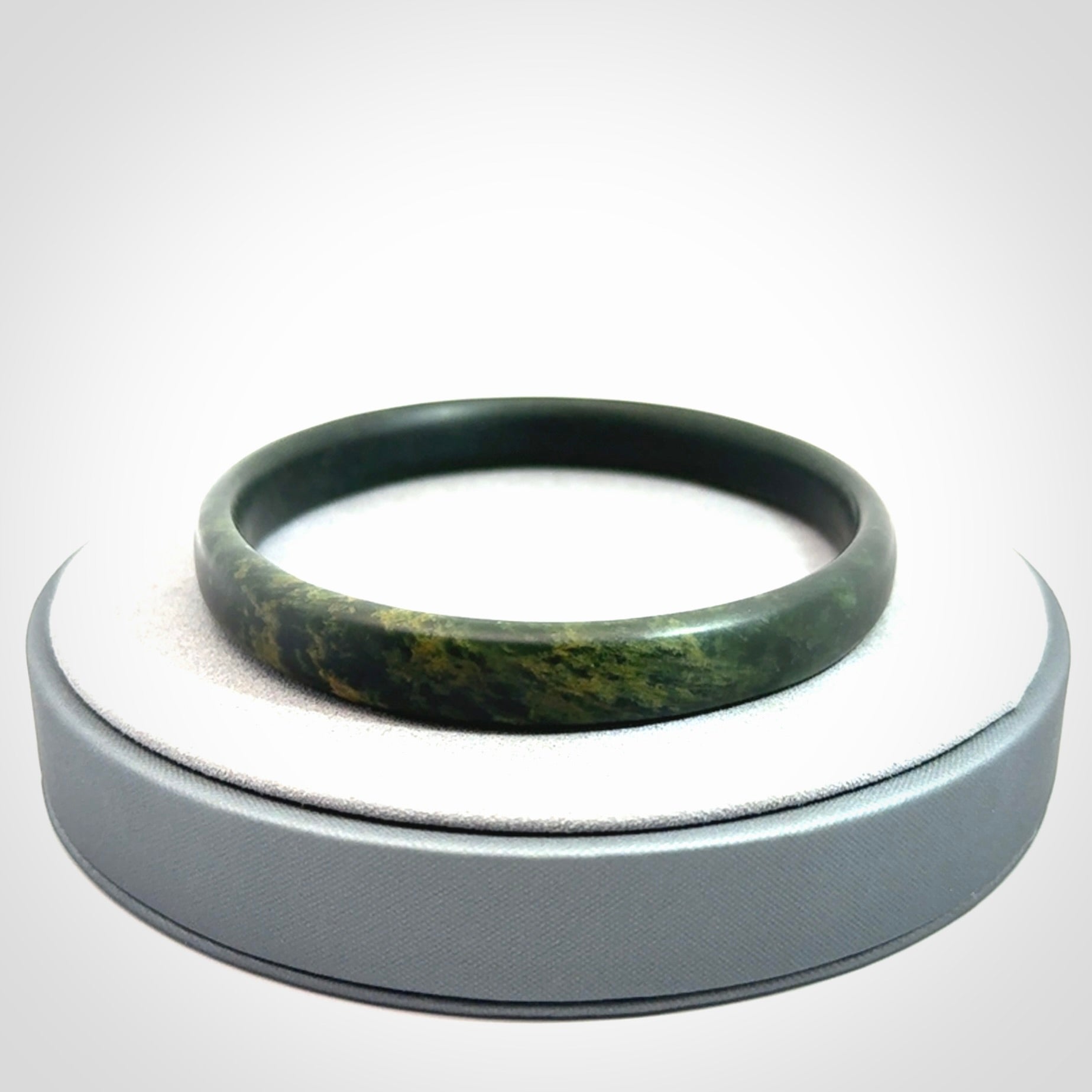 Hand carved New Zealand Jade bangle
