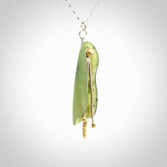 This kowhai flower drop pendant is beautifully hand made with gorgeous flair. It is fashionable and perfect for a women with style. Hand carved from a gorgeous piece of New Zealand jade with Gold leaf coating and sterling silver - this is an elegant and beautiful piece of art to wear.
