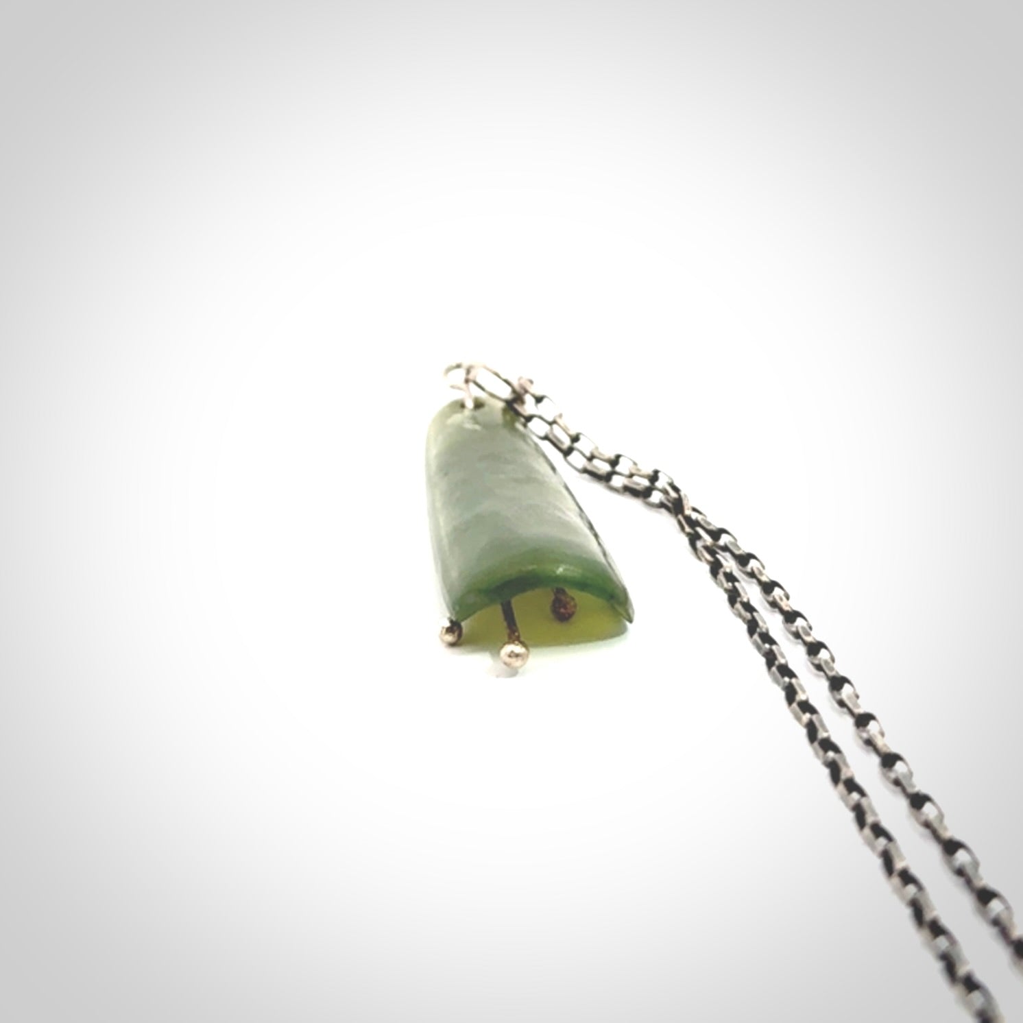 This kowhai flower drop pendant is beautifully hand made with gorgeous flair. It is fashionable and perfect for a women with style. Hand carved from a gorgeous piece of New Zealand jade with sterling silver - this is an elegant and beautiful piece of art to wear.