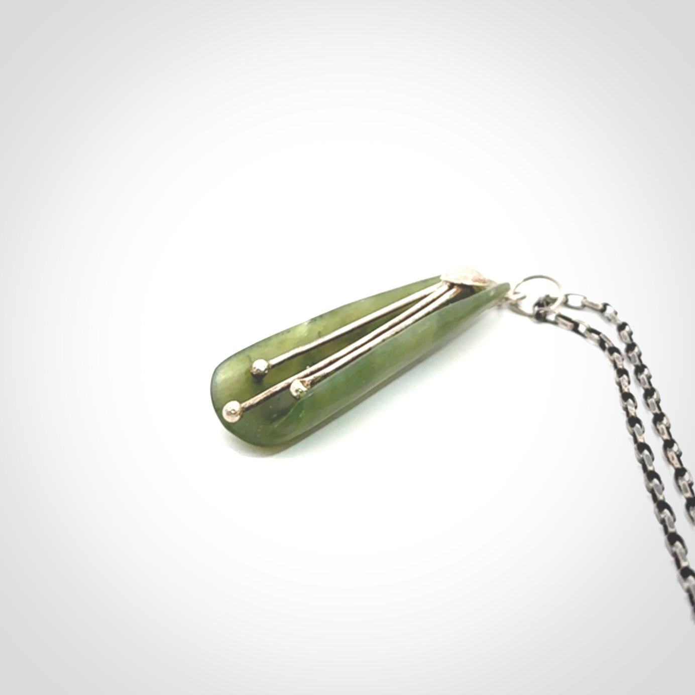 This kowhai flower drop pendant is beautifully hand made with gorgeous flair. It is fashionable and perfect for a women with style. Hand carved from a gorgeous piece of New Zealand jade with sterling silver - this is an elegant and beautiful piece of art to wear.