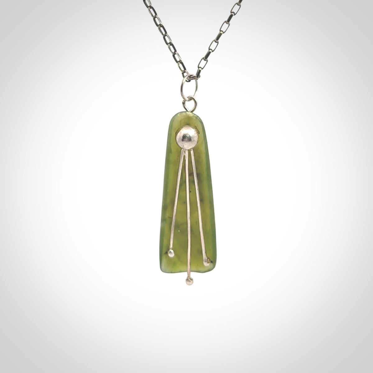 This kowhai flower drop pendant is beautifully hand made with gorgeous flair. It is fashionable and perfect for a women with style. Hand carved from a gorgeous piece of New Zealand jade with sterling silver - this is an elegant and beautiful piece of art to wear.