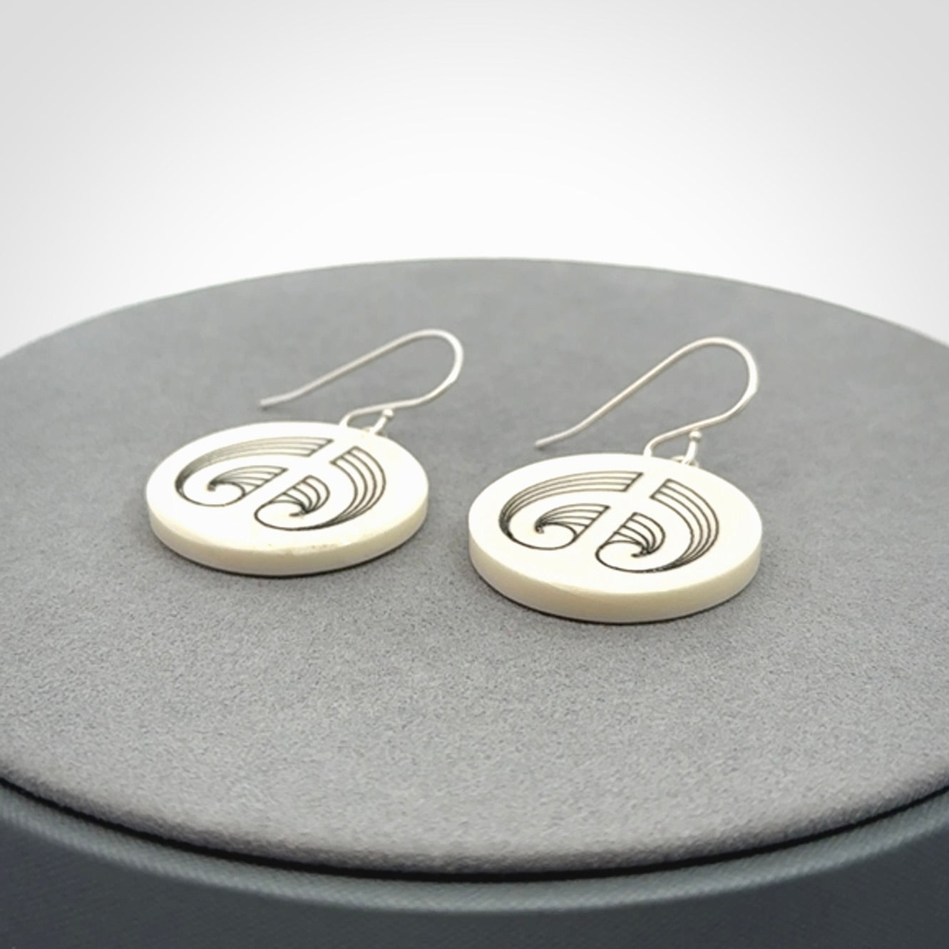 Wonderfully detailed earrings, perfect for any occasion!