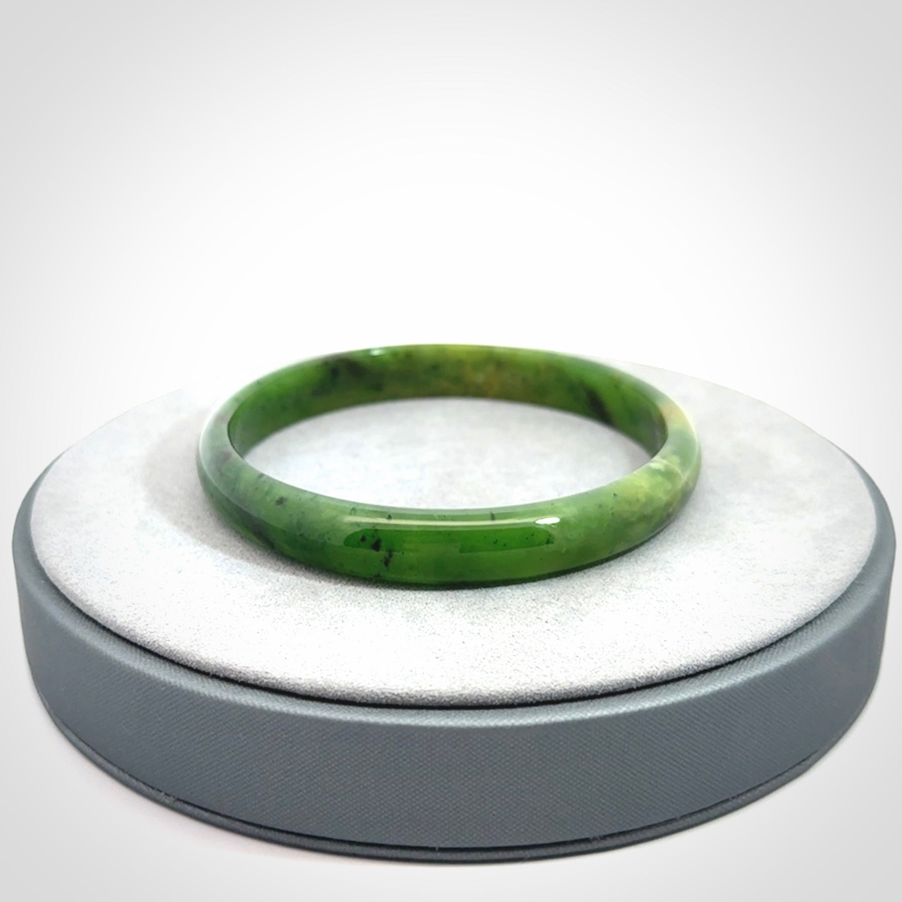 Gorgeous New Zealand Jade Bangle