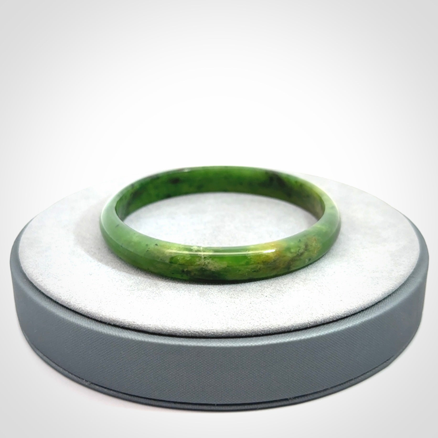 Gorgeous New Zealand Jade Bangle