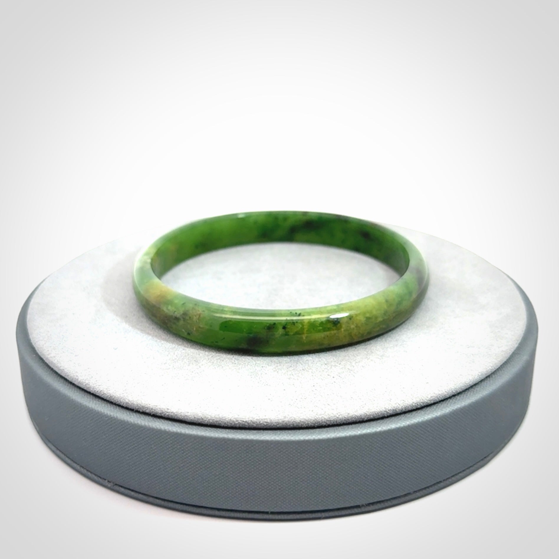 Gorgeous New Zealand Jade Bangle