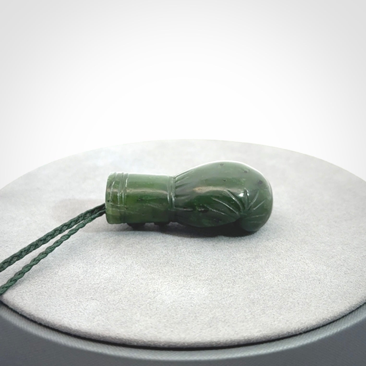 Hand carved boxing glove made from Jade. The cord is adjustable so that you can wear this where it suits you best. The cost of shipping worldwide is included in the price.
