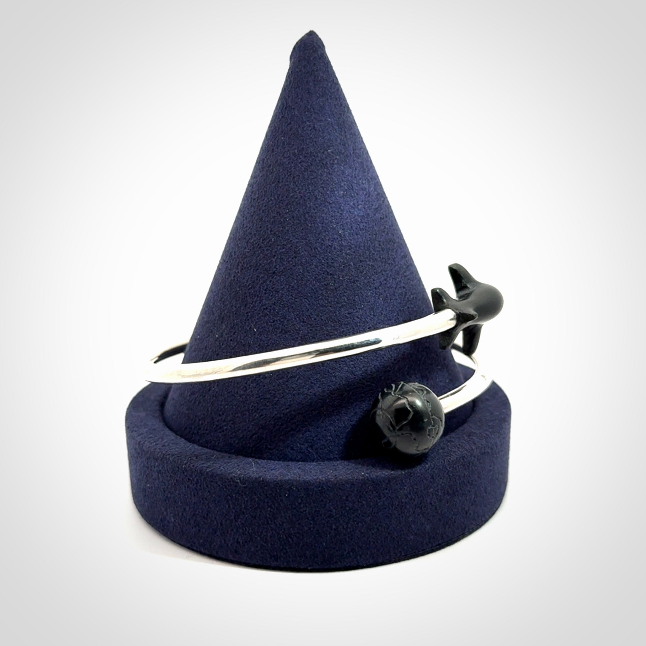 Hand carved plane and globe bracelet from Australian Black Jade with Sterling Silver. This is a very cool piece of wrist jewellery, hand made by NZ Pacific. We provide this with Free Postage Worldwide. Adjustable bracelets for men and women.