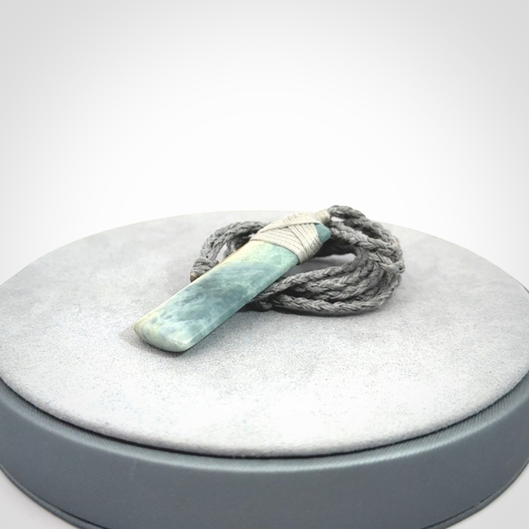 This is a hand carved toki pendant. Graeme carved this from Guatemalan Jadeite. It is a gorgeous blue colour and is an artistic piece of jewellery. Hand made by Graeme Wylie and delivered to you in a kete pouch.