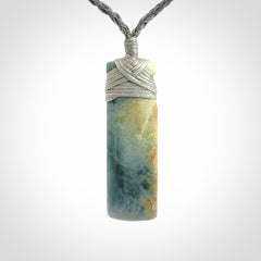 This is a hand carved toki pendant. Graeme carved this from Guatemalan Jadeite. It is a gorgeous blue colour and is an artistic piece of jewellery. Hand made by Graeme Wylie and delivered to you in a kete pouch.