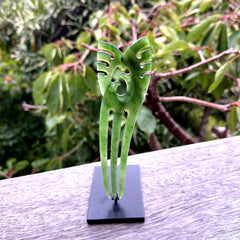 A hand carved New Zealand Jade Heru comb. A large hand made Heru comb  by New Zealand artist Kerry Thompson. Kerry has carved two Haast eagles at the top of the comb - this is an exquisite work of art and would be perfect for an enthusiasts collection.