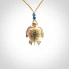 This is a beautiful hand carved woolly mammoth tusk turtle pendant. A really cool piece that is made from this rare and beautiful material. The mammoth has a very distinctive grain and each piece is different. We ship this worldwide and the cost of shipping is included in the price.