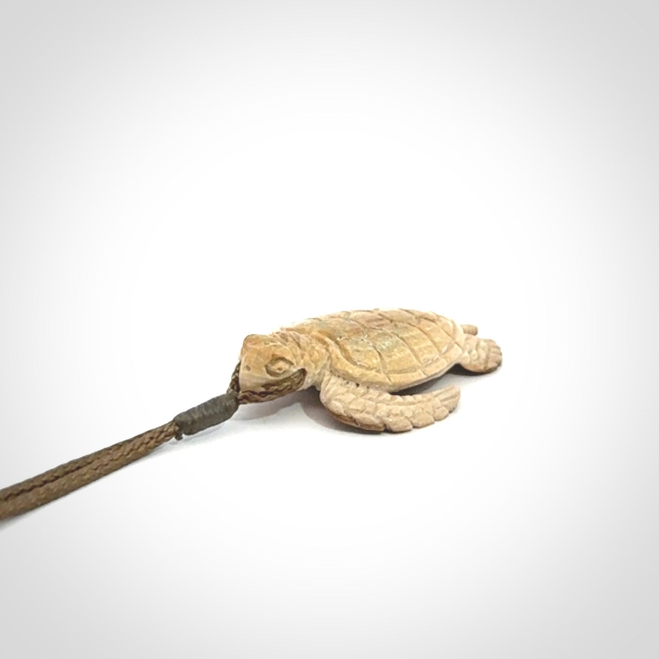 This is a beautiful hand carved woolly mammoth tusk turtle pendant. A really cool piece that is made from this rare and beautiful material. The mammoth has a very distinctive grain and each piece is different. We ship this worldwide and the cost of shipping is included in the price.