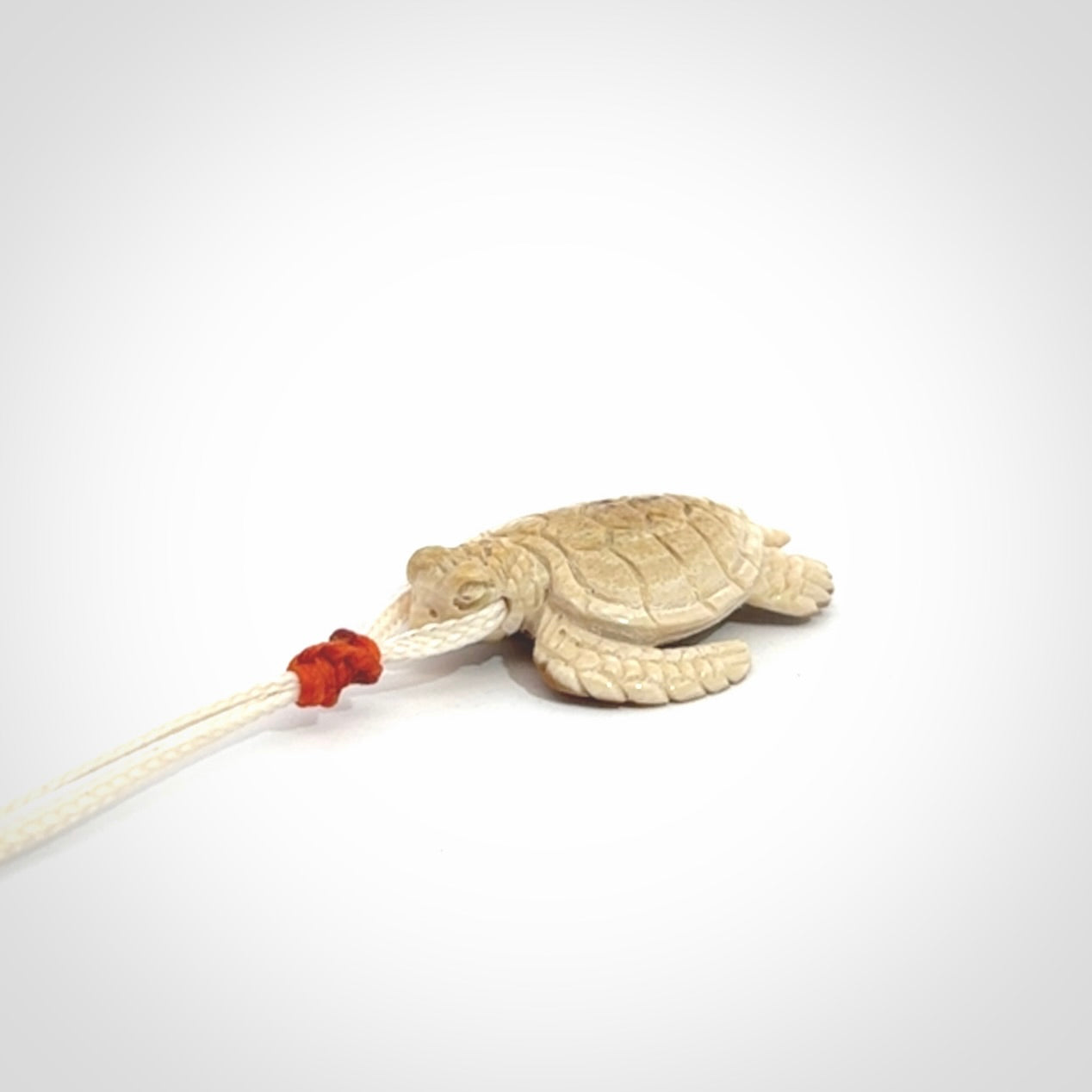 This is a beautiful hand carved woolly mammoth tusk turtle pendant. A really cool piece that is made from this rare and beautiful material. The mammoth has a very distinctive grain and each piece is different. We ship this worldwide and the cost of shipping is included in the price.
