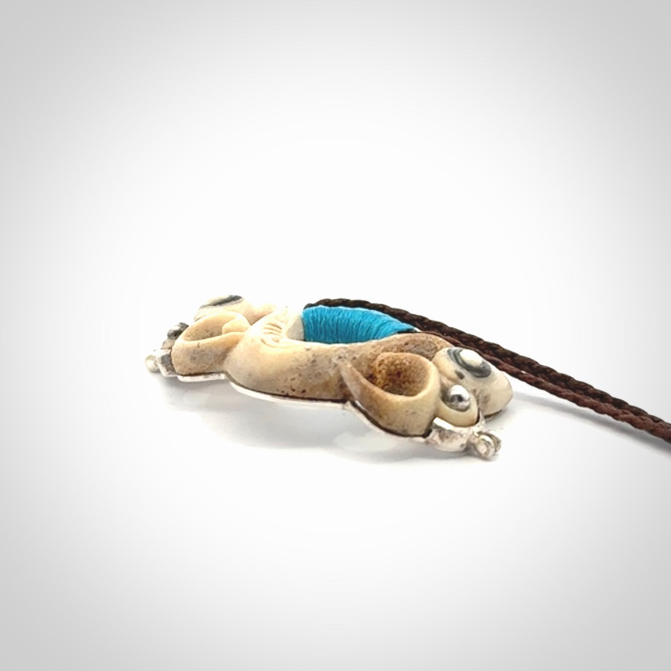 Hand carved pekapeka pendant from Deer antler. This is an absolutely beautiful piece of wrist jewellery, hand made by NZ Pacific. We provide this with Free Postage Worldwide.