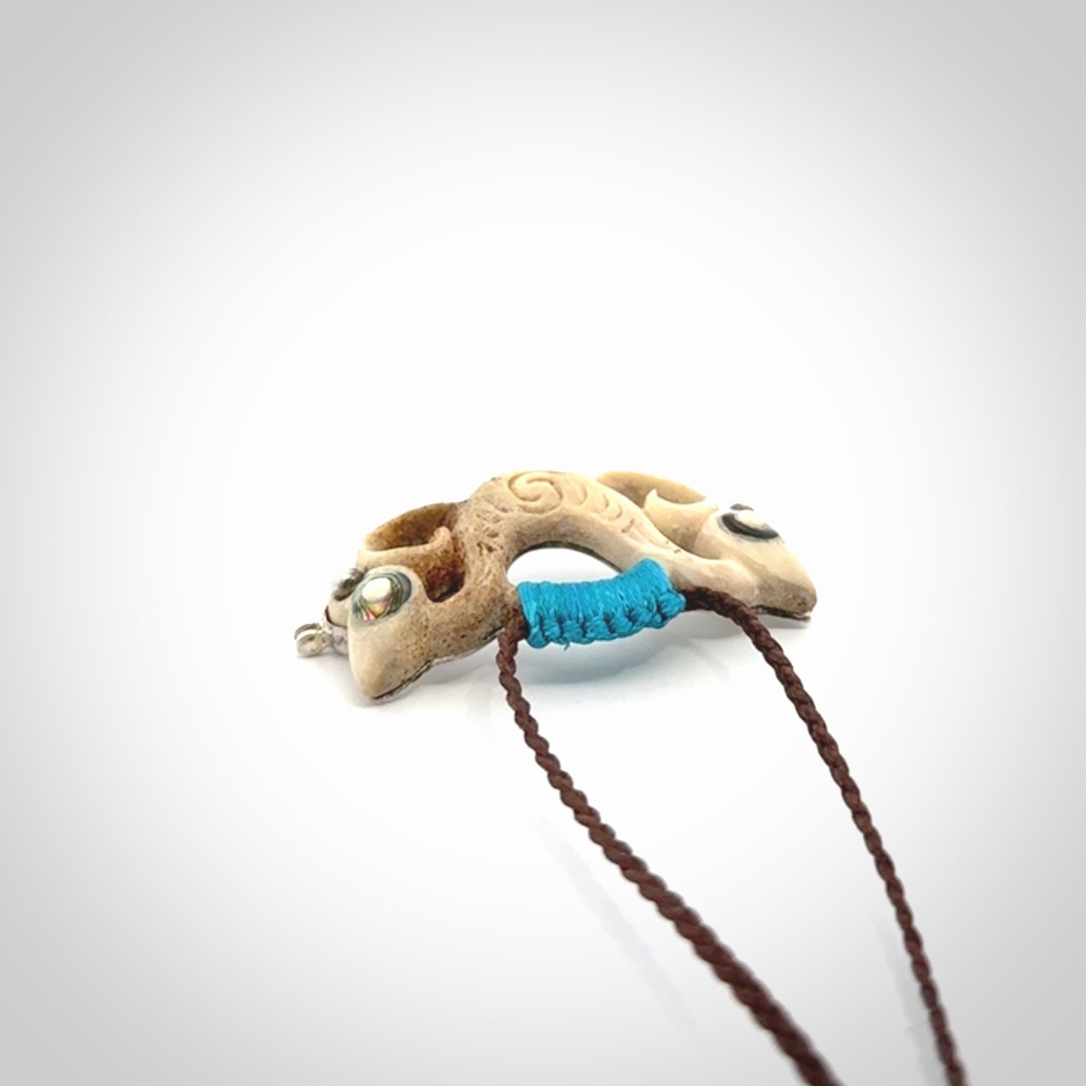 Hand carved pekapeka pendant from Deer antler. This is an absolutely beautiful piece of wrist jewellery, hand made by NZ Pacific. We provide this with Free Postage Worldwide.