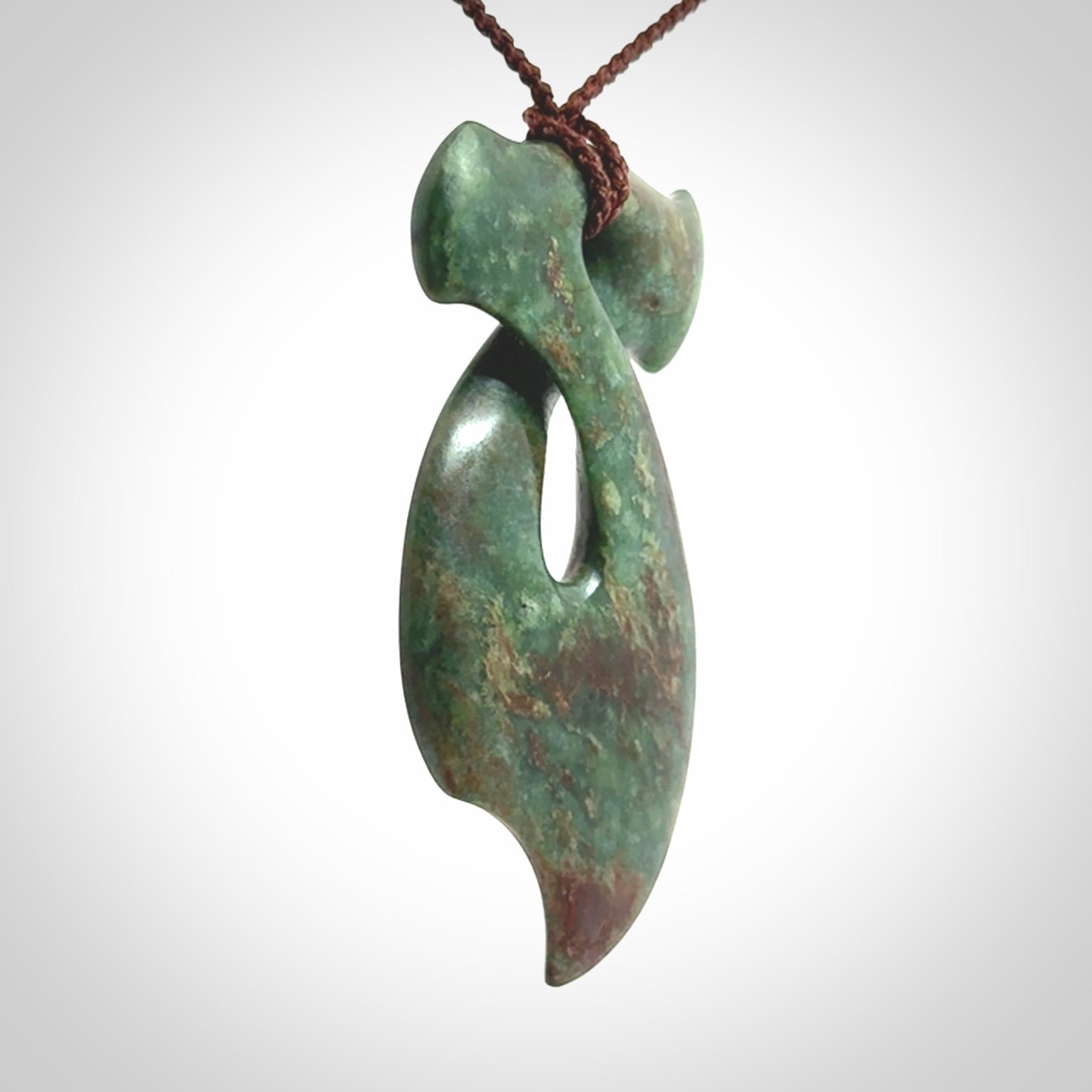 This hammerhead twist pendant is carved from a very striking New Zealand jade