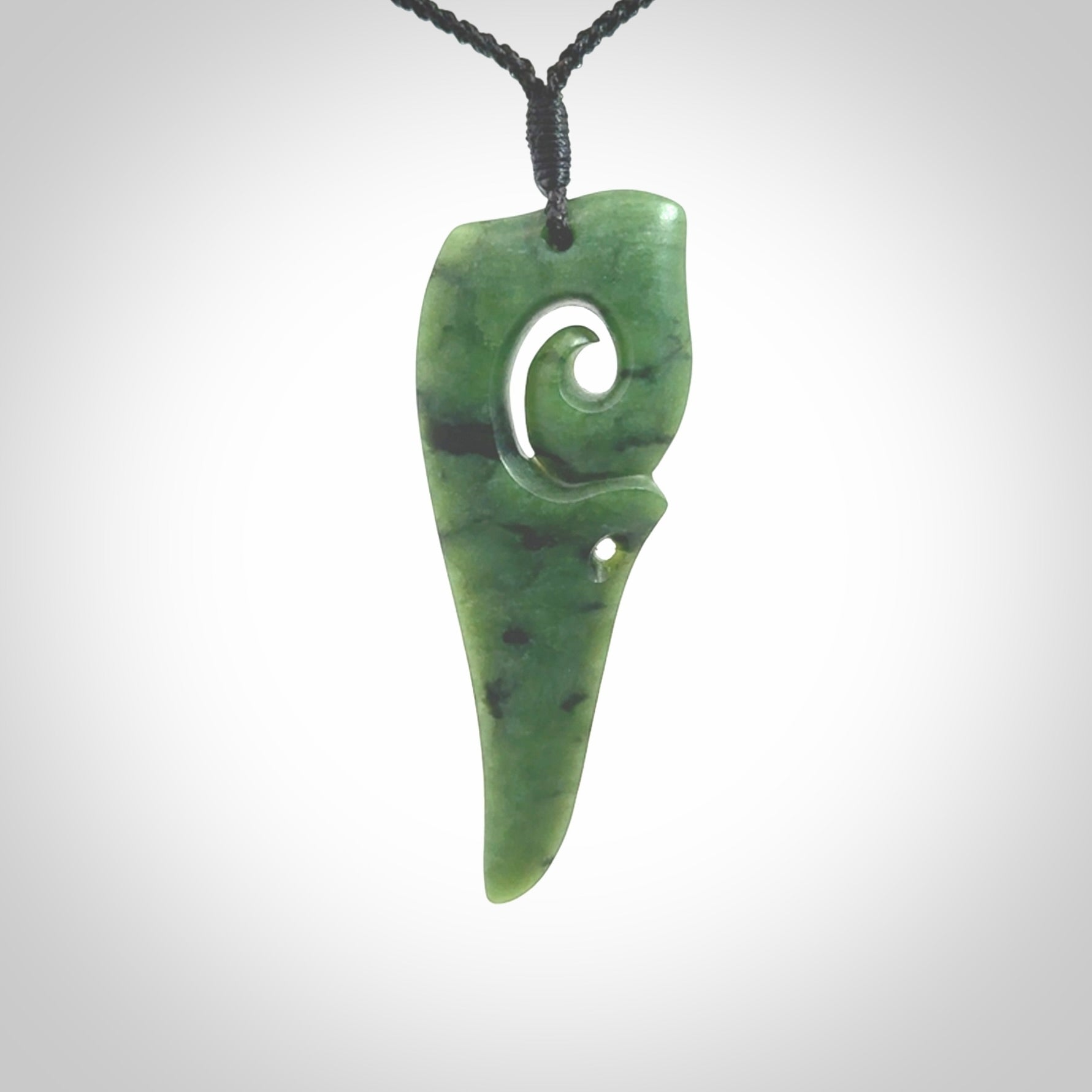 Hand carved huia bird skull made from New Zealand Marsden Jade pendant. Carved for NZ Pacific by Kyohei Noguchi. This is a contemporary piece of jewellery that is carved with intricate detail and clearly shows a beautiful bird skull. We ship this free worldwide with DHL Express Courier.