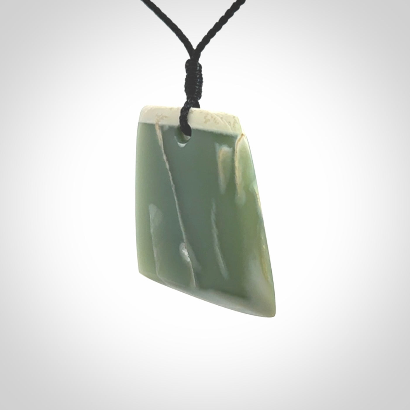 This is a lovely New Zealand Inanga Jade, pounamu Toki drop pendant. Hand carved for us by Kyohei Noguchi. It is bound with an adjustable black coloured cord which is length adjustable. Free worldwide shipping.