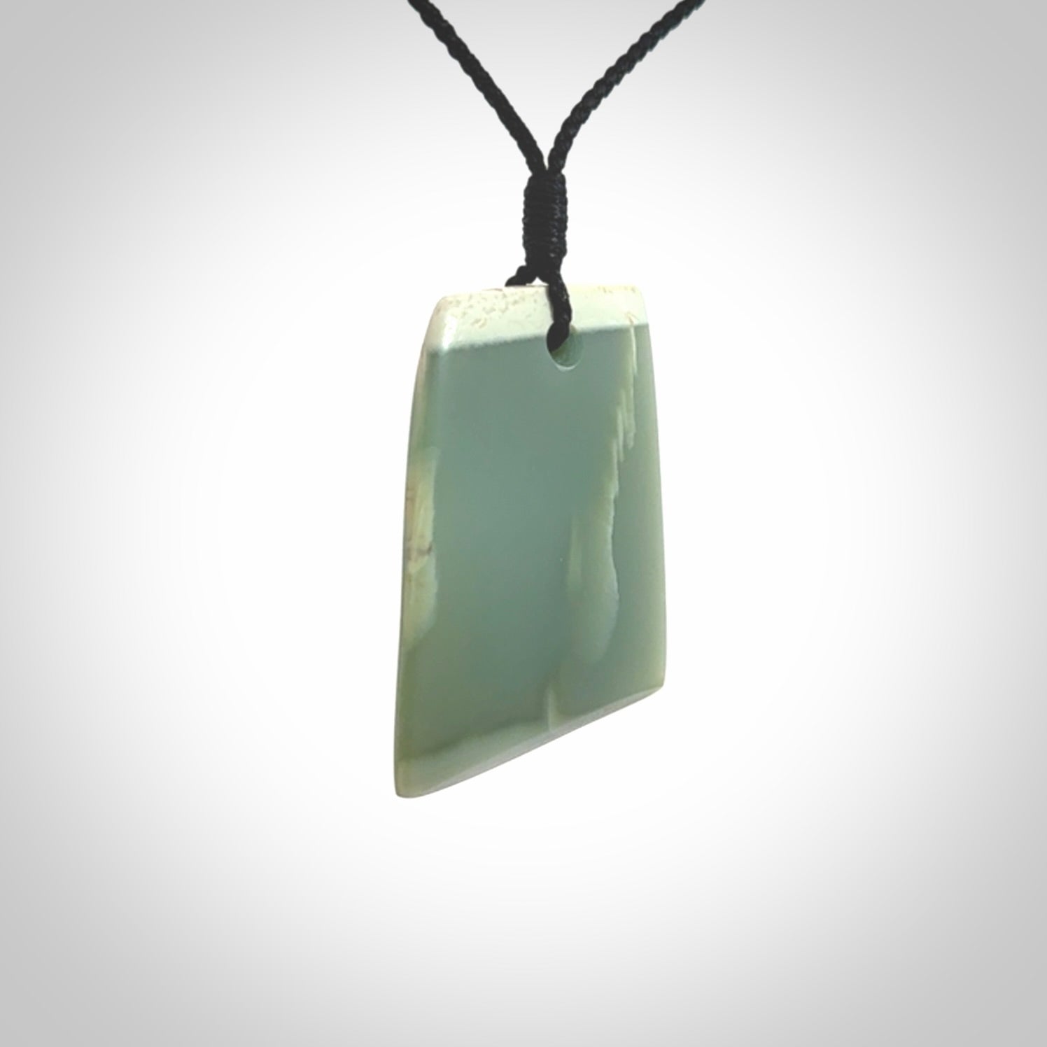 This is a lovely New Zealand Inanga Jade, pounamu Toki drop pendant. Hand carved for us by Kyohei Noguchi. It is bound with an adjustable black coloured cord which is length adjustable. Free worldwide shipping.