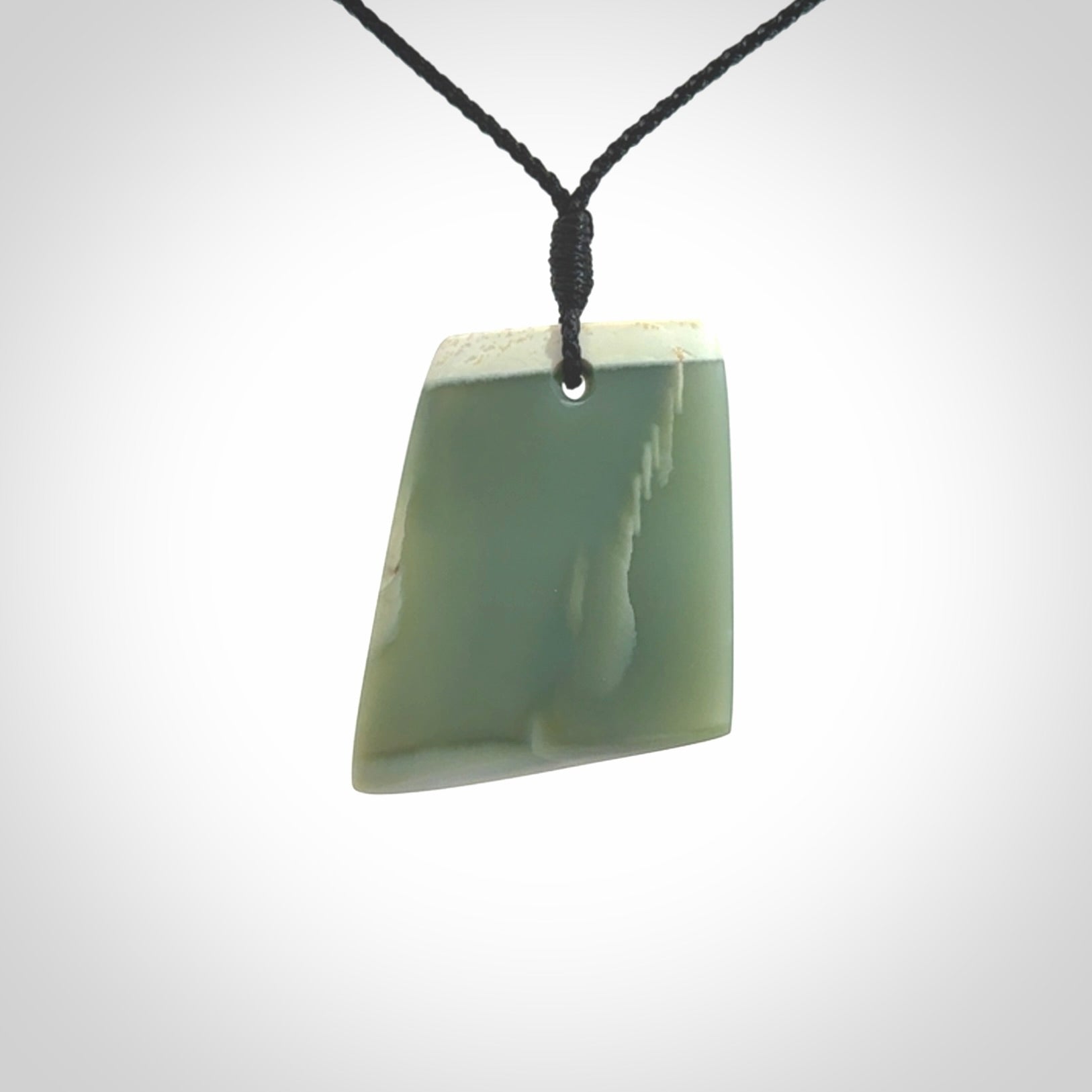 This is a lovely New Zealand Inanga Jade, pounamu Toki drop pendant. Hand carved for us by Kyohei Noguchi. It is bound with an adjustable black coloured cord which is length adjustable. Free worldwide shipping.