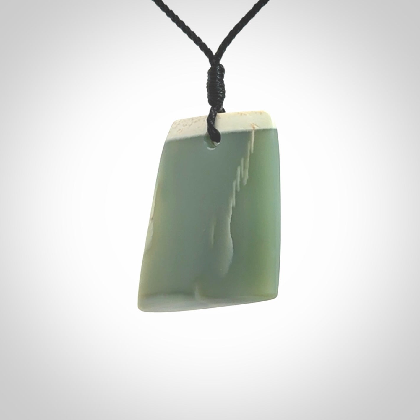 This is a lovely New Zealand Inanga Jade, pounamu Toki drop pendant. Hand carved for us by Kyohei Noguchi. It is bound with an adjustable black coloured cord which is length adjustable. Free worldwide shipping.