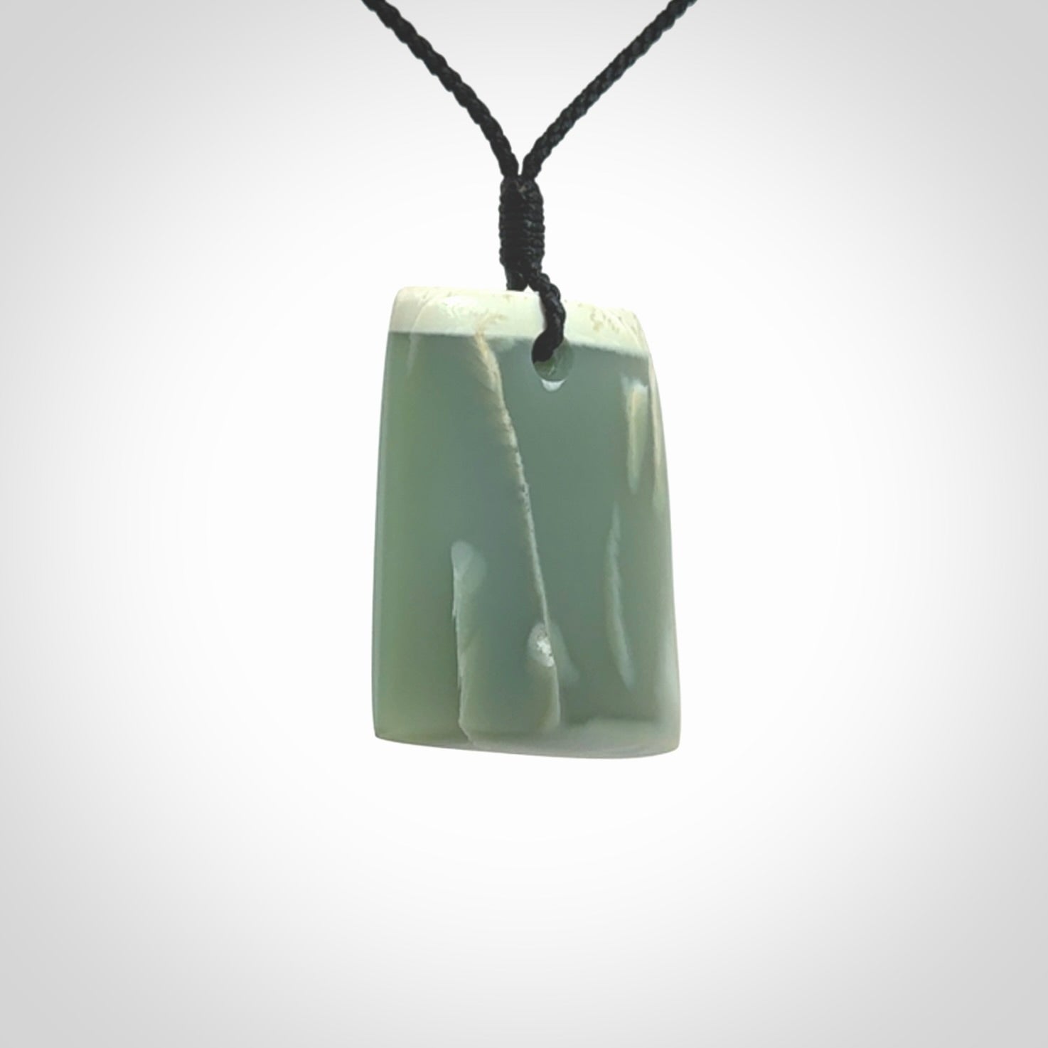 This is a lovely New Zealand Inanga Jade, pounamu Toki drop pendant. Hand carved for us by Kyohei Noguchi. It is bound with an adjustable black coloured cord which is length adjustable. Free worldwide shipping.