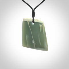 This is a lovely New Zealand Inanga Jade, pounamu Toki drop pendant. Hand carved for us by Kyohei Noguchi. It is bound with an adjustable black coloured cord which is length adjustable. Free worldwide shipping.