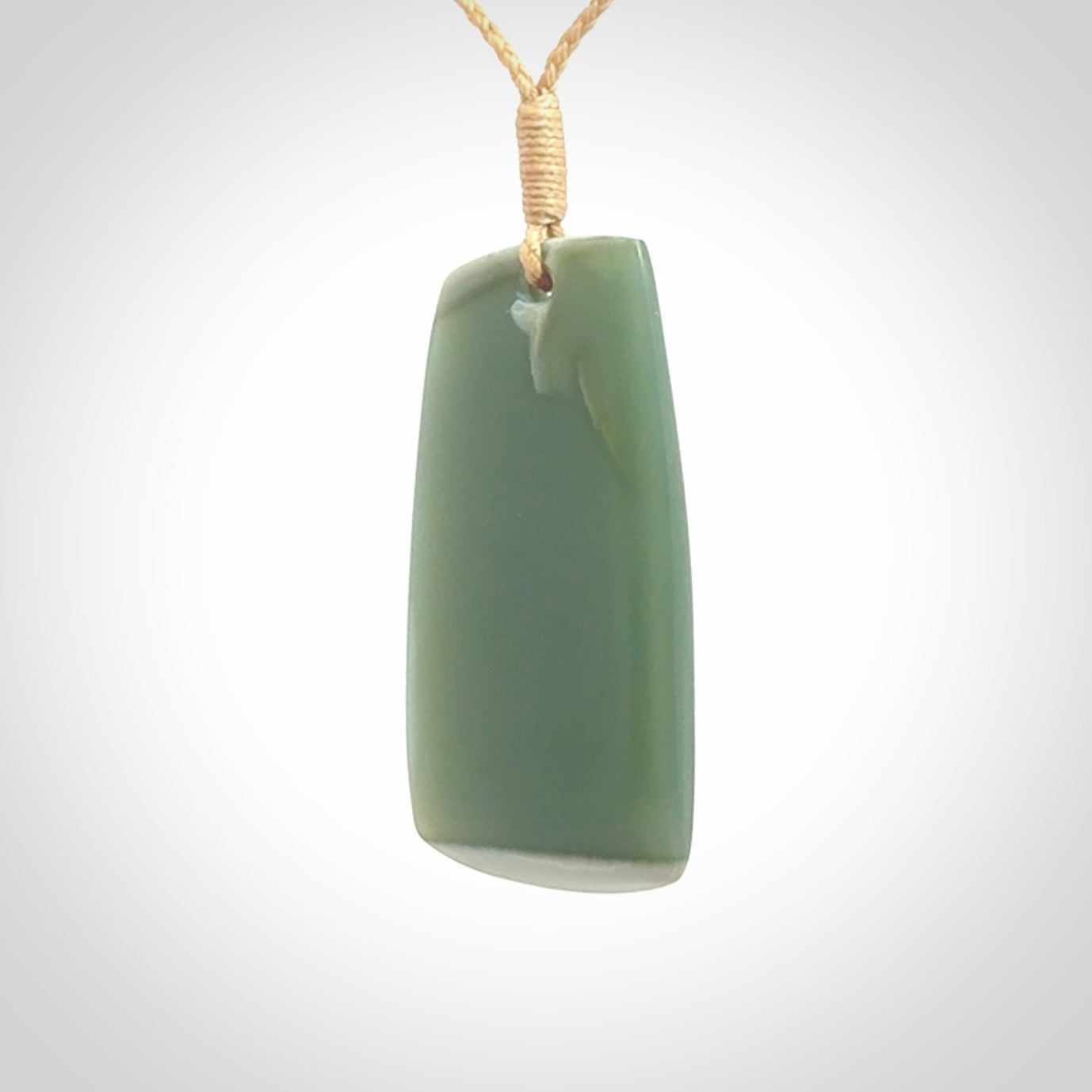 This is a lovely New Zealand Inanga Jade, pounamu Toki drop pendant. Hand carved for us by Kyohei Noguchi. It is bound with an adjustable beige coloured cord which is length adjustable. Free worldwide shipping.