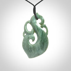 This picture shows a contemporary manaia with hook pendant carved for us by Kyohei Noguchi. It is a light green colour in traditional manaia design. We have plaited a cord in black and made it length adjustable. This is a very beautiful piece of art to wear.