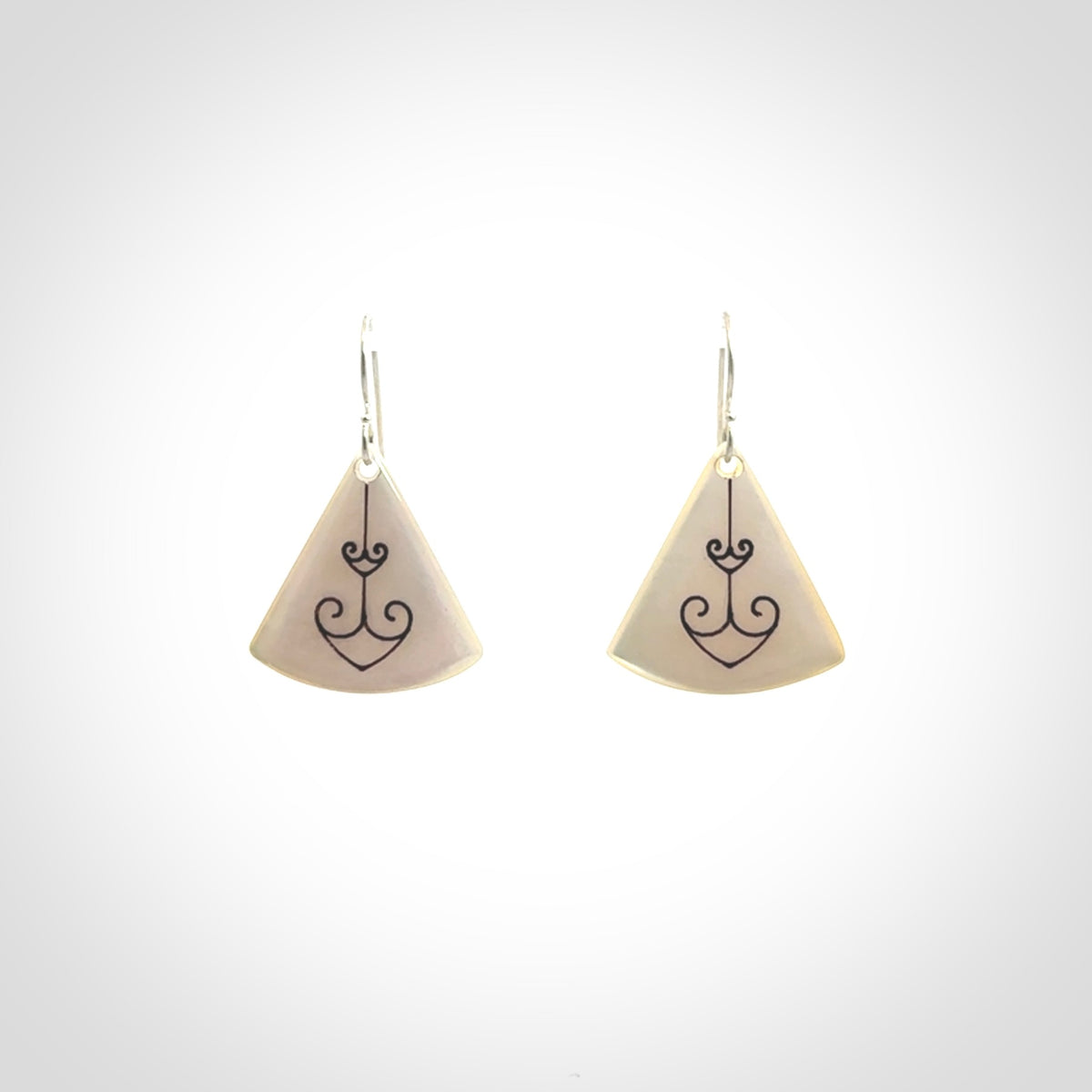 Hand carved New Zealand mother of pearl drop, Koru earrings hand made by Kerry and Amanda Thompson. One only large Koru earrings. Real New Zealand Mother of Pearl art to wear. Free Shipping worldwide.