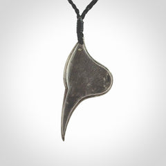 This is a hand carved Sterling Silver Huia bird pendant with Siberian Jade insert. This is a medium sized necklace and is provided with an adjustable black cord.