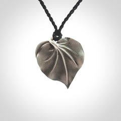 This is a hand carved Sterling Silver Kawakawa leaf pendant with New Zealand flower Jade insert. This is a medium sized necklace and is provided with an adjustable black cord.