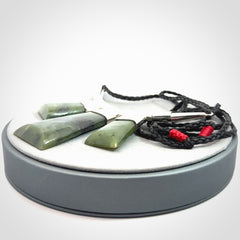 Hand crafted contemporary green jade and sterling silver drop necklace. This necklace is provided with a black adjustable cord. Contemporary three jade drops necklace with sterling silver.
