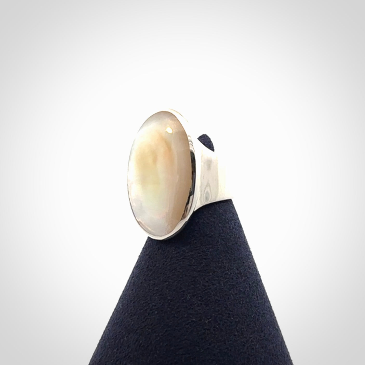 A gorgeous Mother of Pearl and Sterling Silver ring