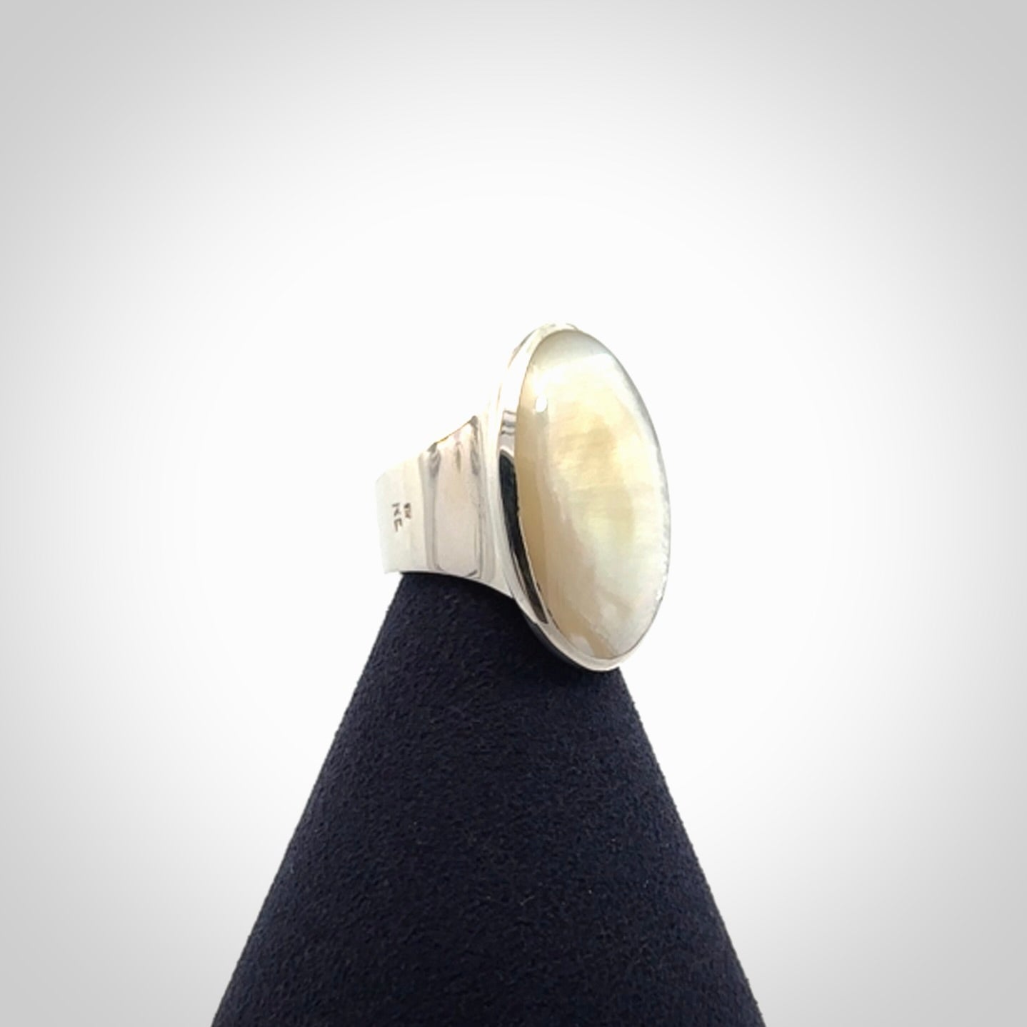 A gorgeous Mother of Pearl and Sterling Silver ring