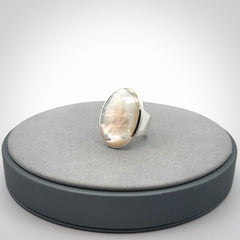 A gorgeous Mother of Pearl and Sterling Silver ring