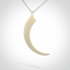 Hand carved incredible Huia bird beak bone carving. A stunning work of art, beautifully replicating a hula bird beak. This pendant was hand carved in bone by artist Sami. A one off collectors item that has been hand crafted to be worn or displayed.