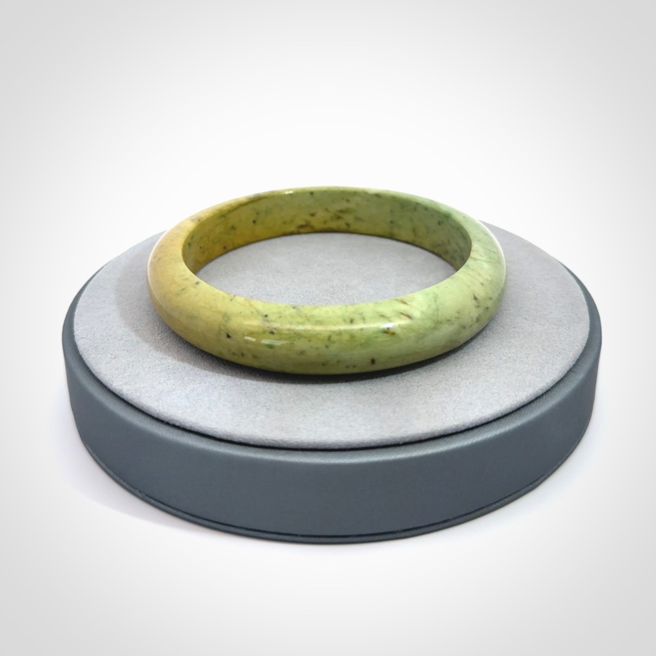 New Zealand flower jade bangle. This is carved from a solid piece of jade and polished to a mirror finish on the outside. The inside is a satin finish. The jade is high grade New Zealand Marsden and is a beautiful coloured stone.