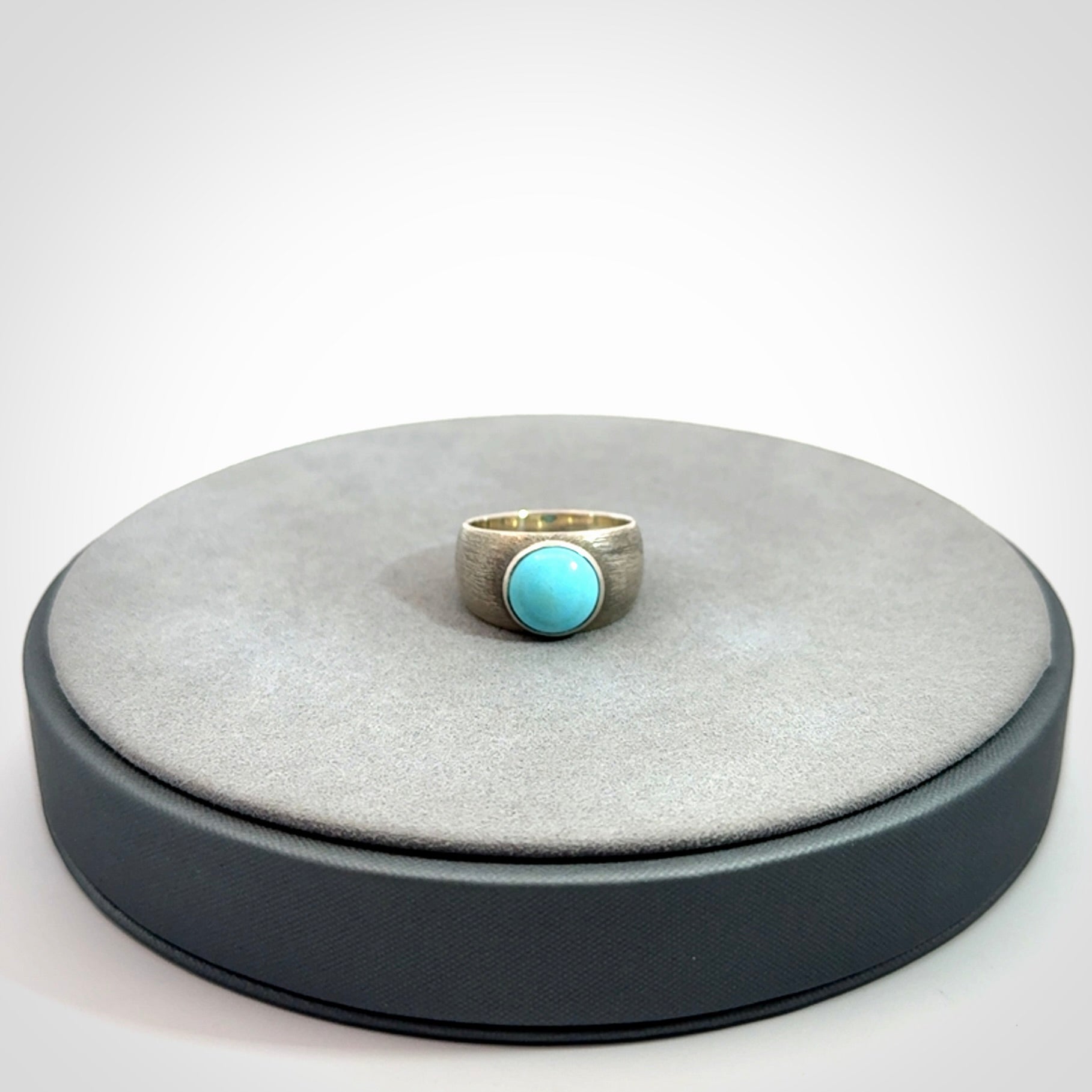Beautiful Turquoise and Sterling Silver Ring