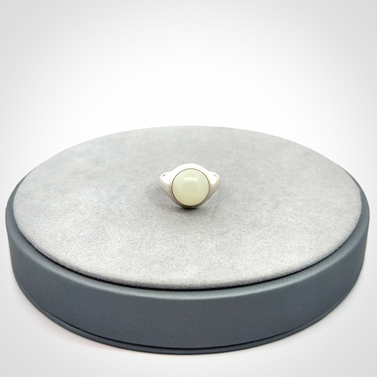 Beautiful Siberian White Jade and Sterling Silver Ring