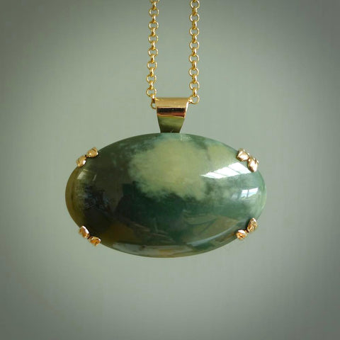 New Zealand Inanga jade drop pendant. This piece is clasped in a gold-plated, silver finding and is delivered with a 14 carat gold chain.