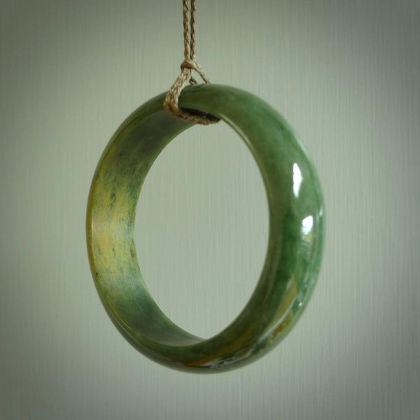 New Zealand flower jade bangle. This is carved from a solid piece of jade and polished to a mirror finish on the outside. The inside is a satin finish. The jade is high grade New Zealand Marsden and is a beautiful coloured stone.